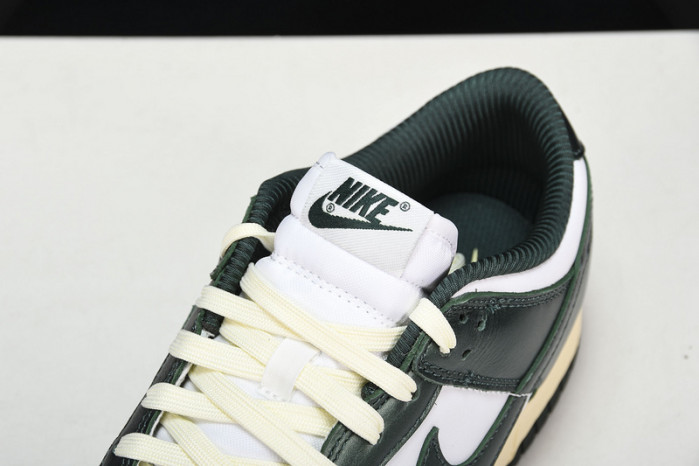 nike dunk low vintage green (w) - dq8580-100