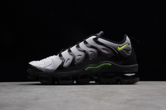 nike air vapormax plus black volt 924453-009
